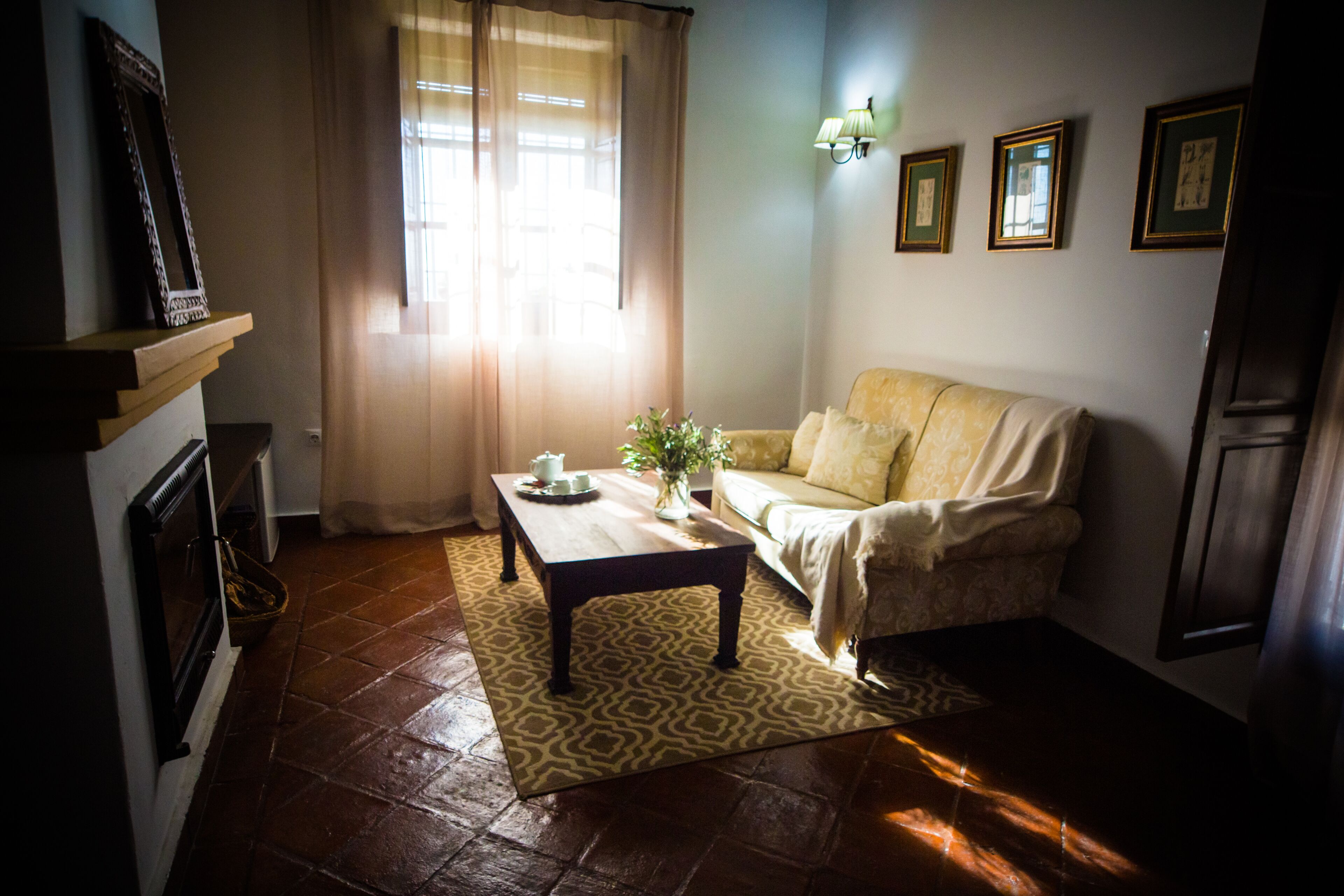 suite, fireplace | bathroom | combined shower/bathtub, free toiletries, hair dryer, bidet