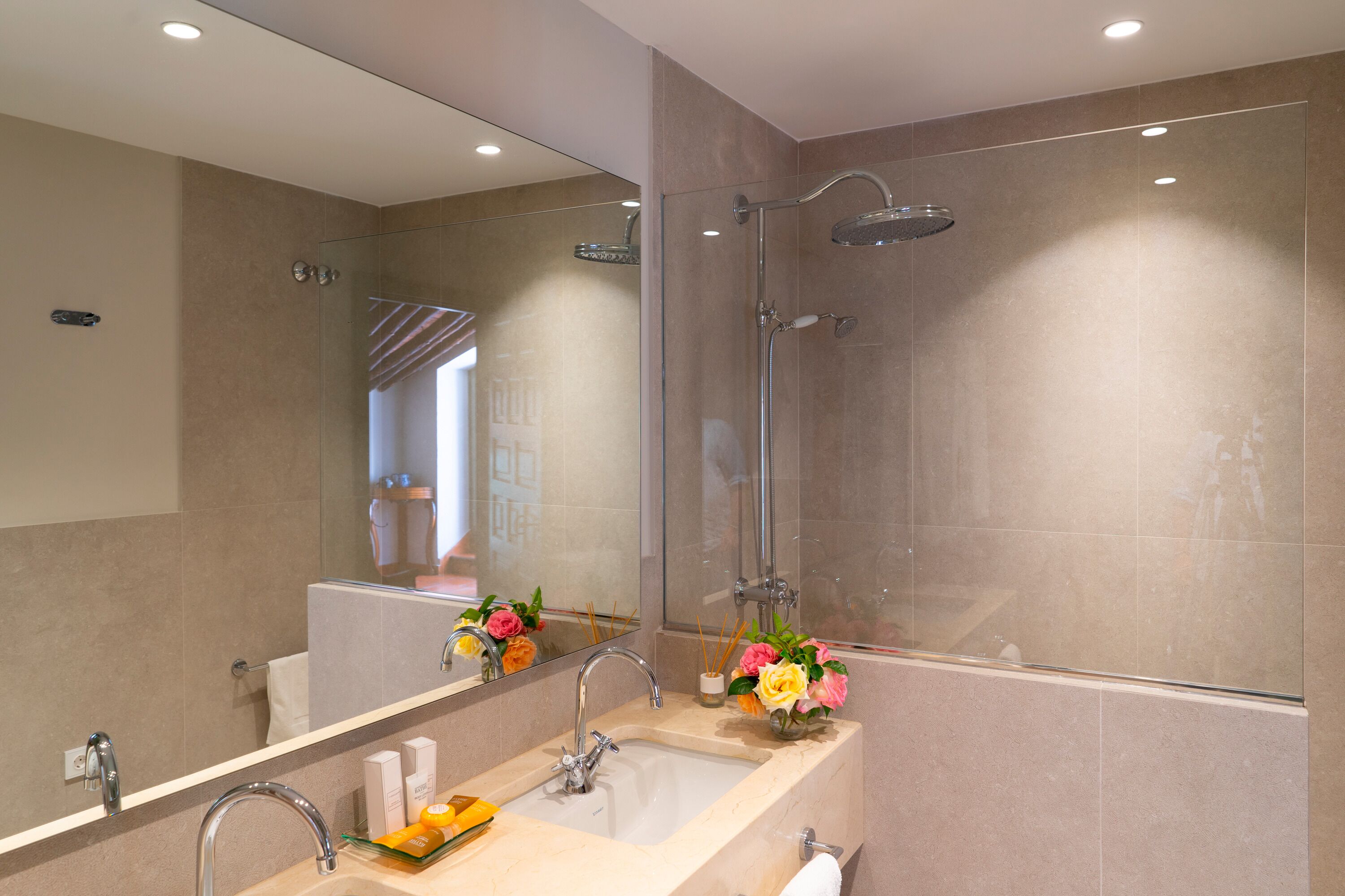 junior suite, 1 double bed, terrace | bathroom | combined shower/bathtub, free toiletries, hair dryer, towels