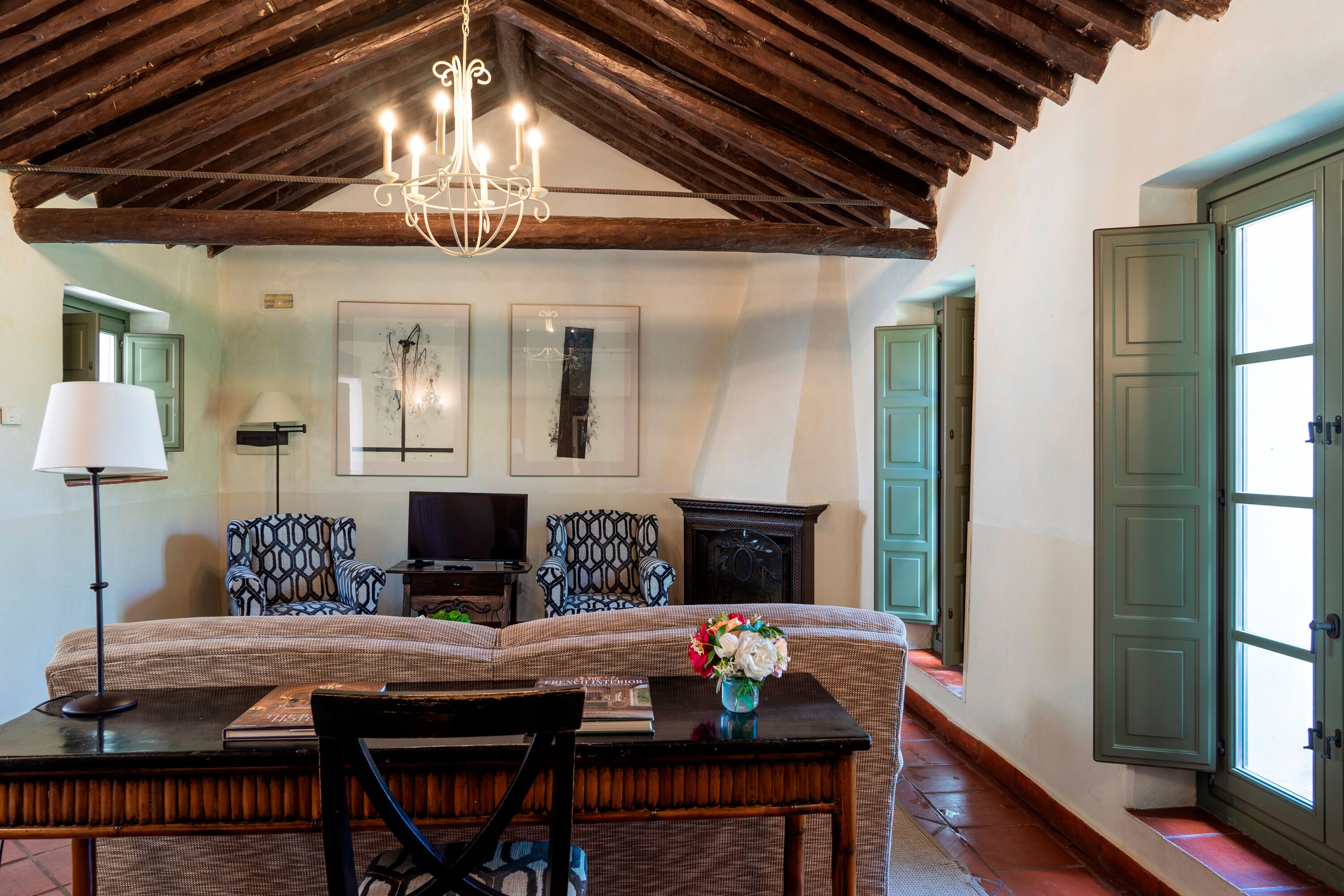 suite | living area | flat-screen tv