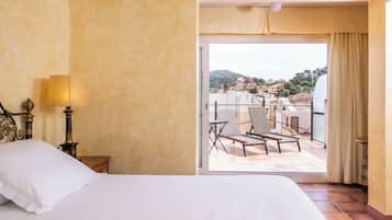 Doble Terraza | Premium bedding, down comforters, in-room safe, desk