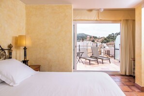 Doble Terraza | 高档床上用品、羽绒被、客房内保险箱、办公桌
