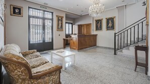 A spacious lobby with a reception desk, a chandelier, and a staircase. - Hotel Salamanca Rio (Salamanca)