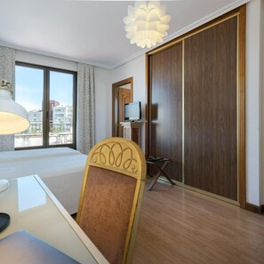 Superior Triple Room, Balcony | Minibar, in-room safe, blackout drapes, iron/ironing board - Hotel Salamanca Rio (Salamanca)