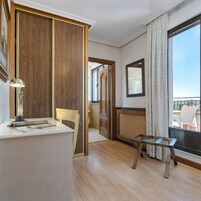 高级双人房, 阳台 | 起居区 | 平板电视