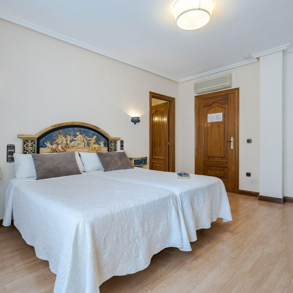 Standard Double Room | Minibar, in-room safe, blackout drapes, iron/ironing board