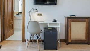 Standard Double Room | Living area | Flat-screen TV - Hotel Salamanca Rio (Salamanca)