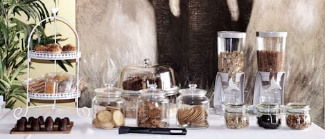 Kontinental frukost varje dag mot avgift