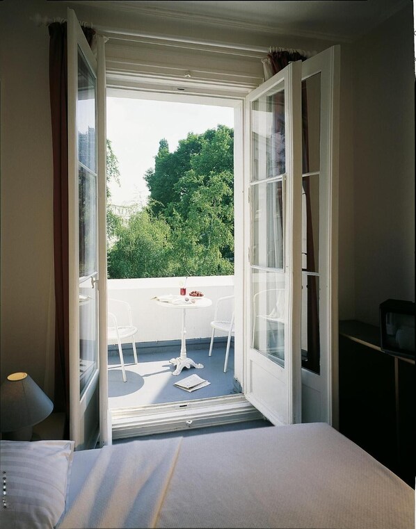 1 bedroom, hypo-allergenic bedding, in-room safe, desk
