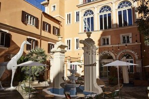 Property grounds - Hotel Domus Romana (Rome)