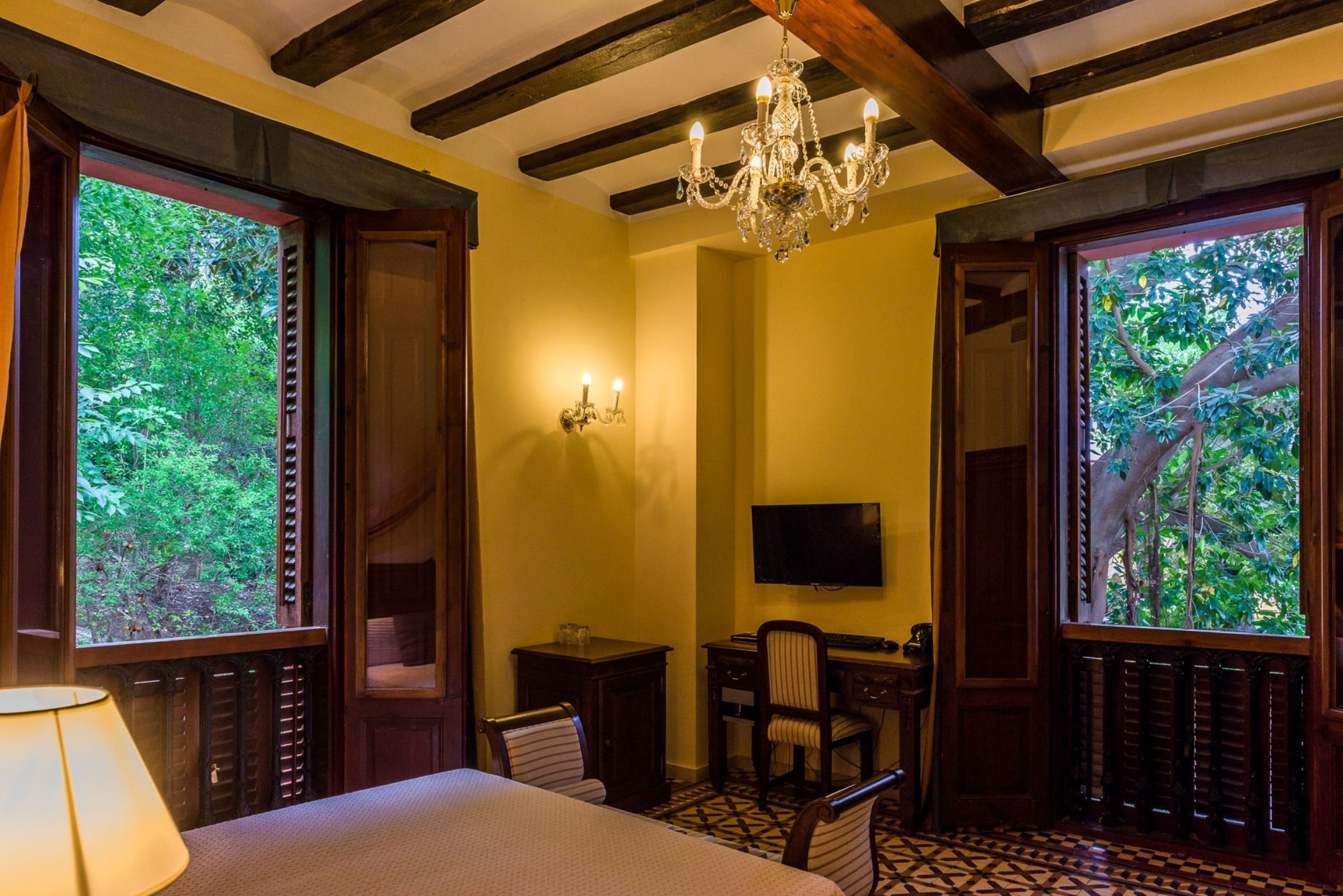 single room | premium bedding, minibar, in-room safe, desk