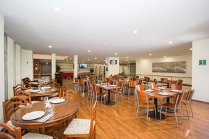 Breakfast, dinner and brunch served