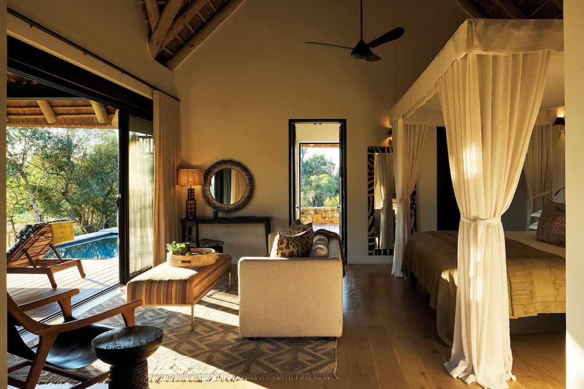 Suite | Premium bedding, memory foam beds, minibar, in-room safe
