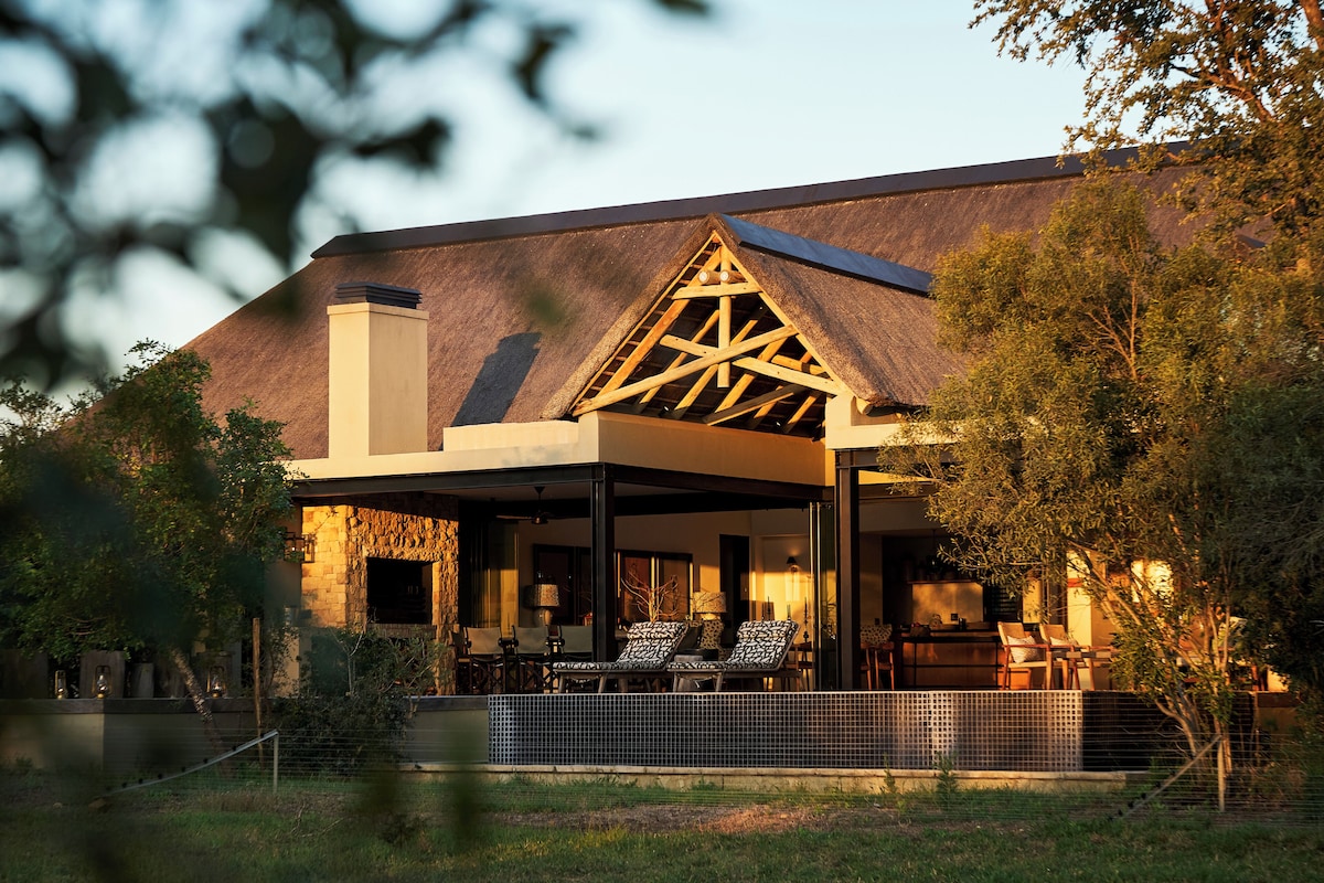 Monwana Villa | Premium bedding, memory foam beds, minibar, in-room safe