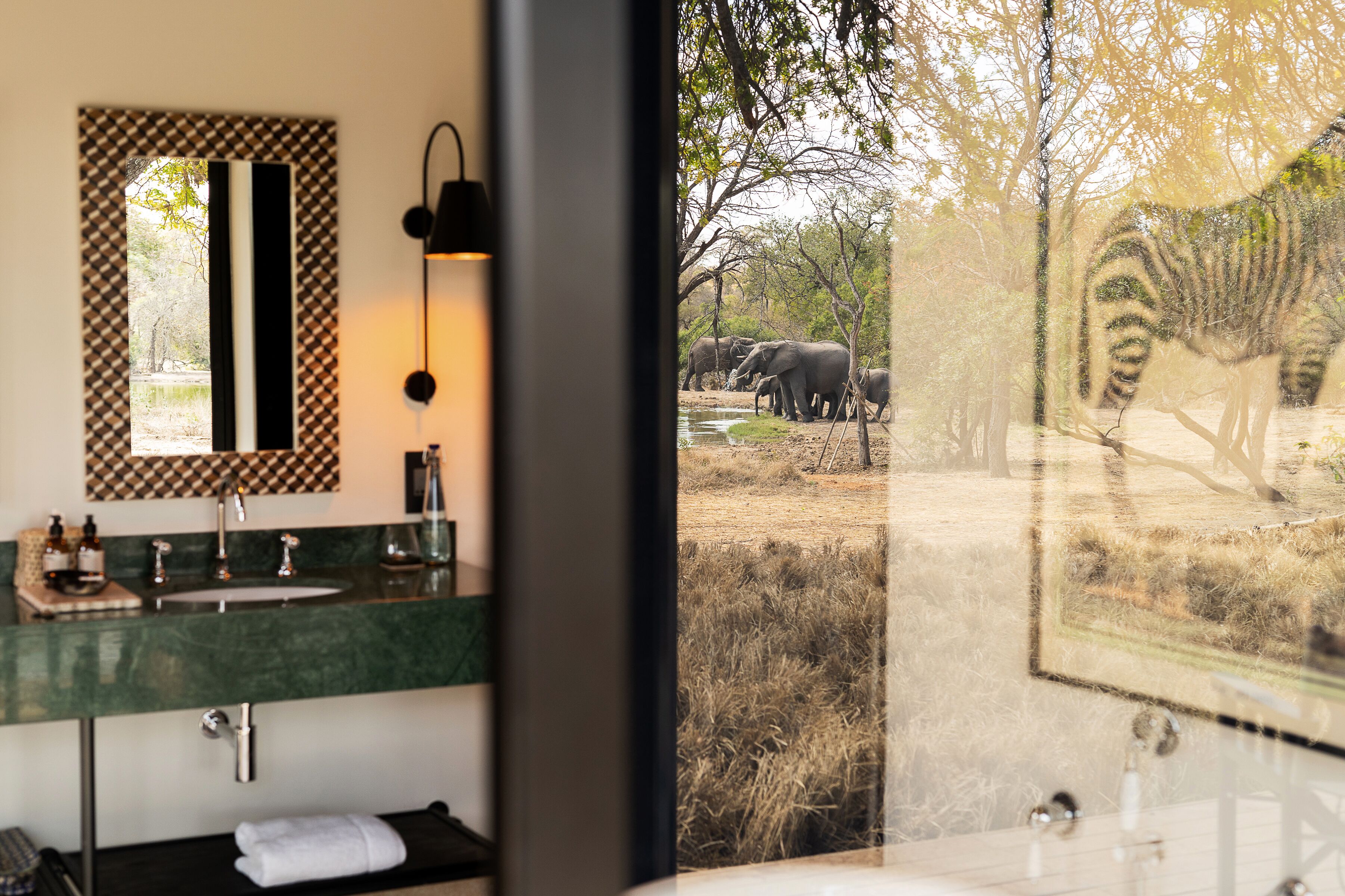 Suite familiar | Baño | Bañera y ducha independientes y bañera profunda