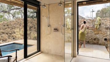 Suite | Bathroom | Separate tub and shower, deep soaking tub, eco-friendly toiletries