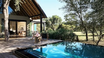 Outdoor pool, pool loungers