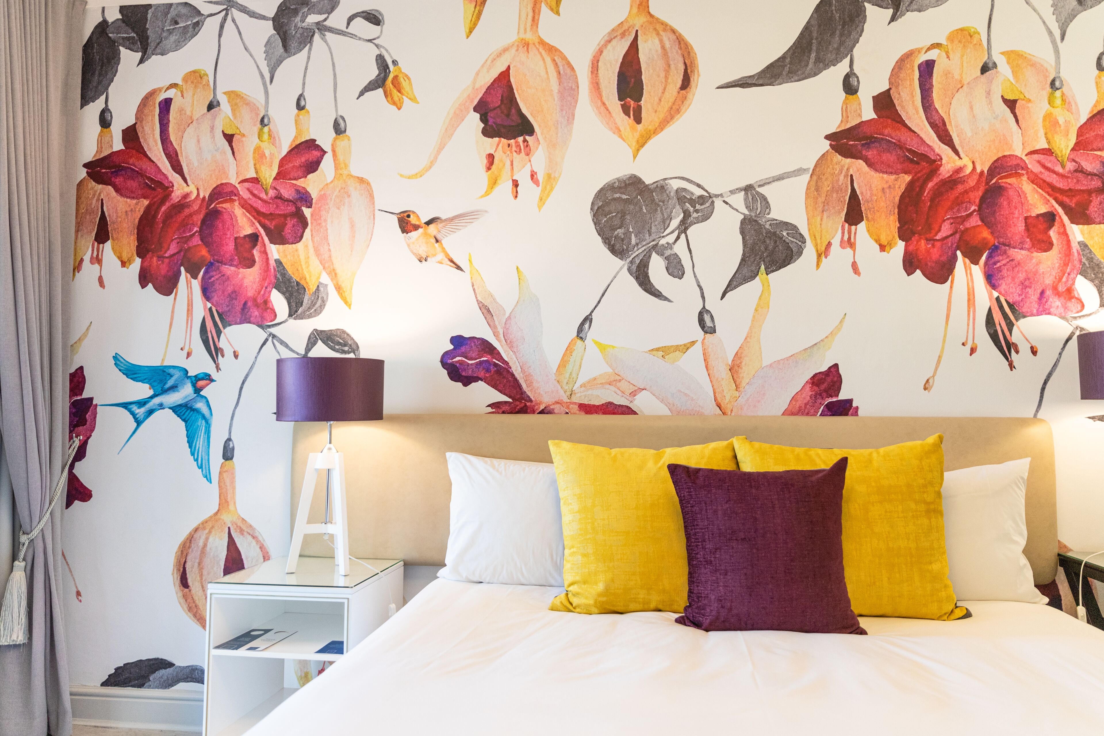 room, 1 king bed | minibar, in-room safe, desk, blackout curtains