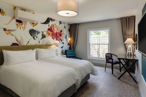 Huone, 2 yhden hengen sänkyä | Minibaari, tallelokero huoneessa, työpöytä, pimennysverhot