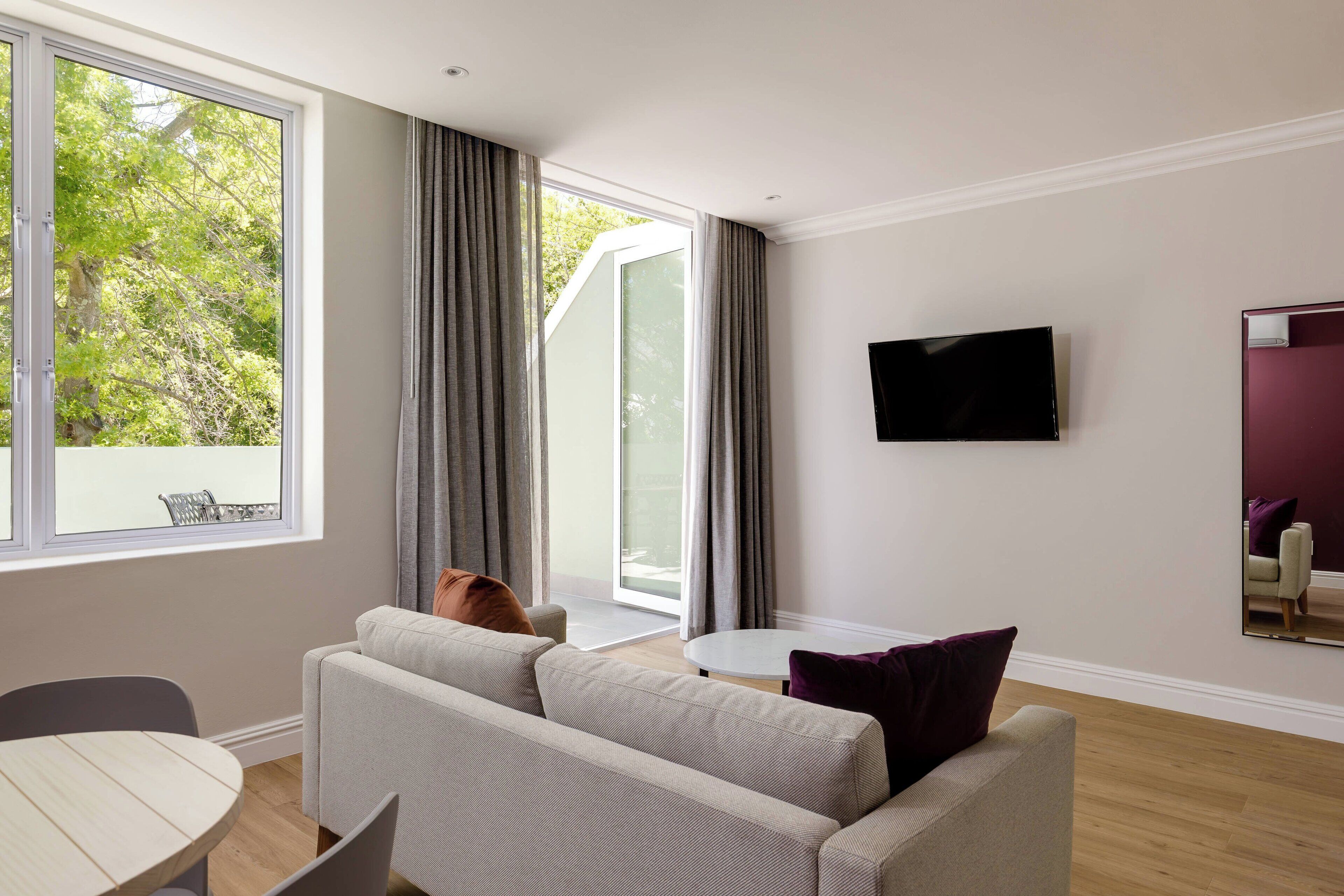 apartment, 1 bedroom | living area | 40-inch lcd tv with satellite channels, tv, netflix