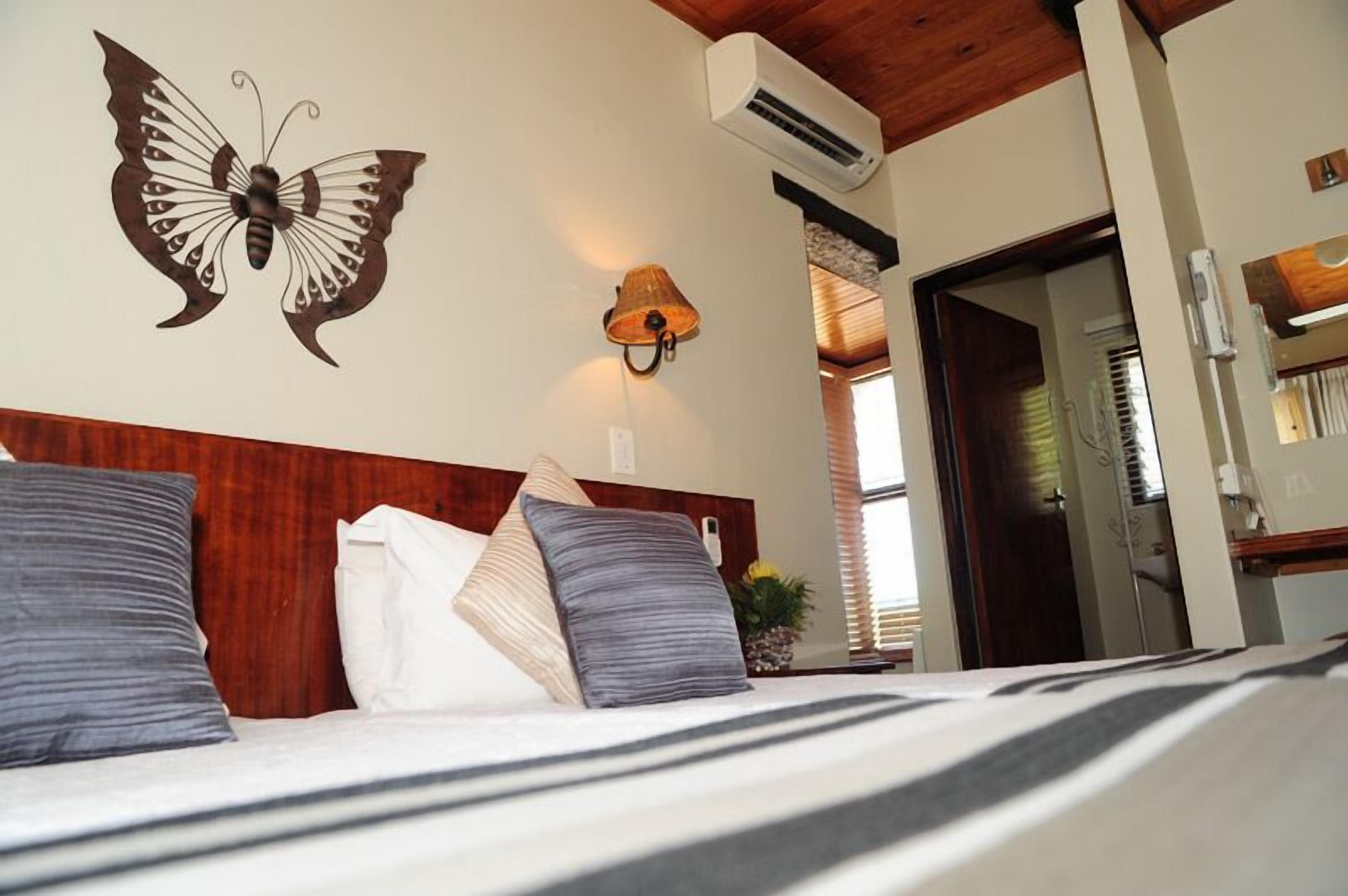 Twin Room | Desk, iron/ironing board, free cots/infant beds, free WiFi