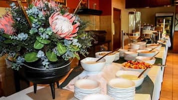 Daily buffet breakfast (ZAR 125 per person)