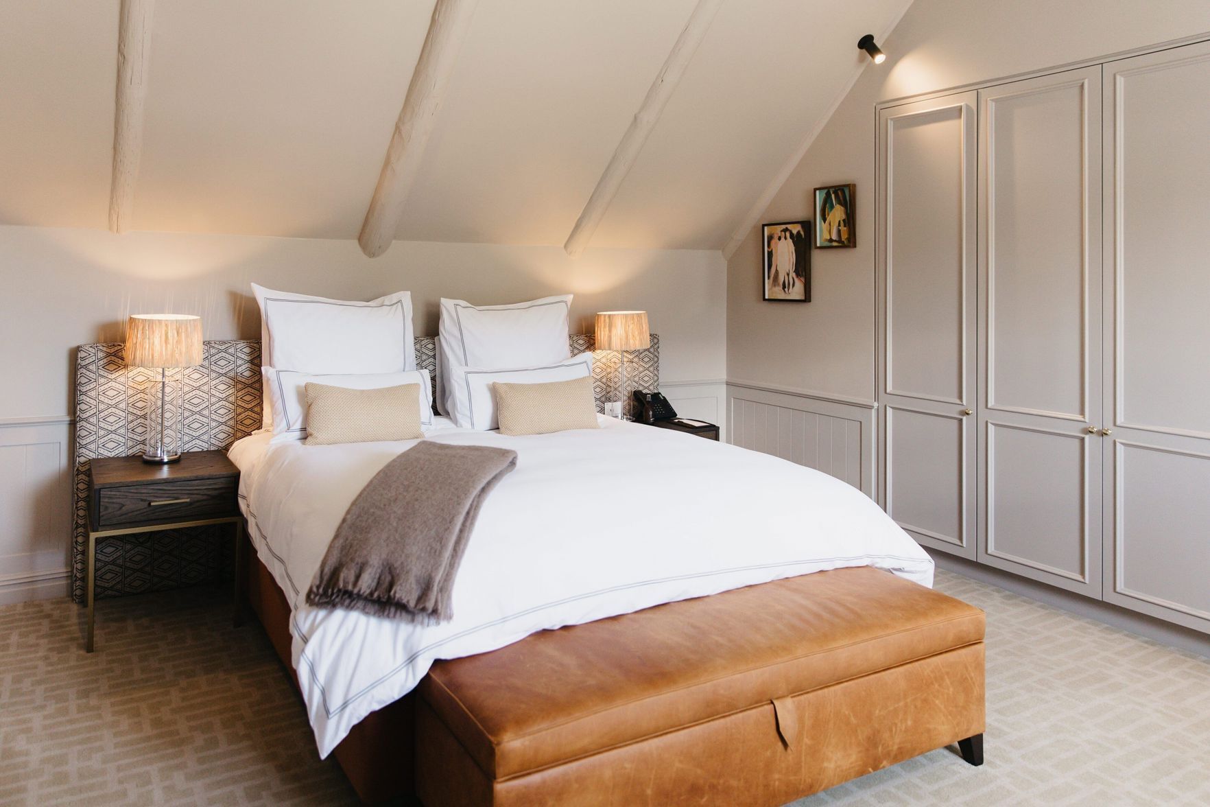 Hypo-allergenic bedding, in-room safe, desk, free WiFi