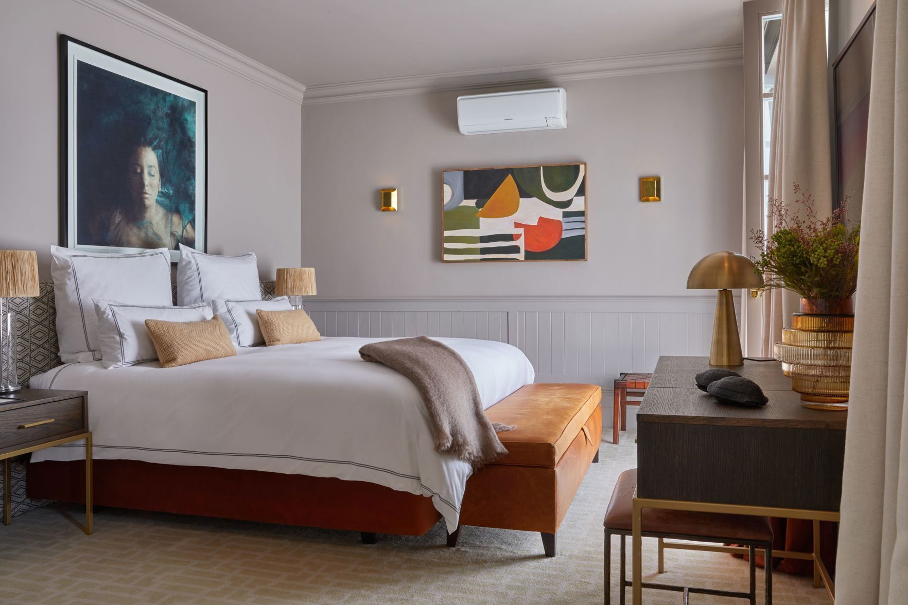 Hypo-allergenic bedding, in-room safe, desk, free WiFi