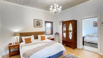 Family Room (Manor) | 1 bedroom, minibar, in-room safe, desk