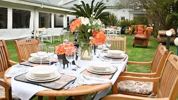 Outdoor dining