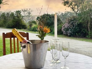 Outdoor dining - Zuurberg Mountain Village (Addo)