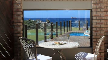 Suite 3 Superior (3) | Exterior