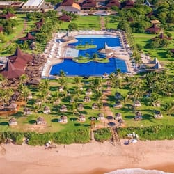 Sulla spiaggia, sabbia bianca, teli da spiaggia, massaggi sulla spiaggia