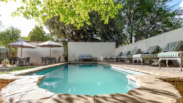 2 outdoor pools, sun loungers