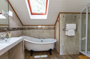 Premier Double or Twin Room, 1 King Bed | Bathroom