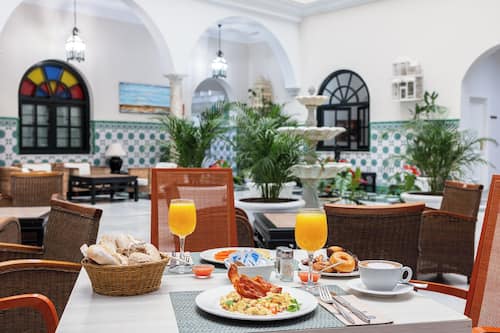 Tägliches Frühstücksbuffet gegen Gebühr