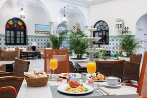Daily buffet breakfast (EUR 18 per person) - Senator Cadiz Hotel (Cádiz)
