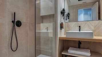 Family Double Room | Bathroom | Eco-friendly toiletries, hair dryer, towels