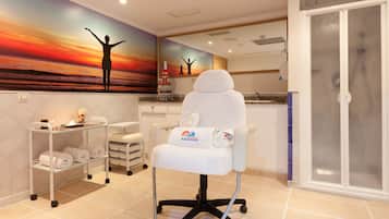 Sauna, tina de hidromasaje, baño de vapor y tratamientos corporales