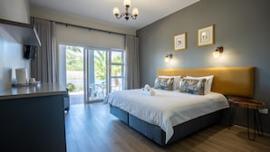 Classic Double Room, River View - Fairy Knowe Hotel (Wilderness)