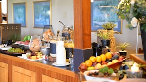 Daily buffet breakfast for a fee - Fairy Knowe Hotel (Wilderness)