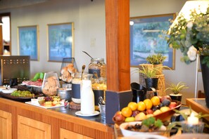 Desayuno buffet diario (ZAR 75 por persona)