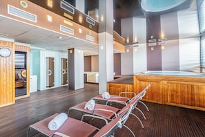 Sauna, hot tub, steam room