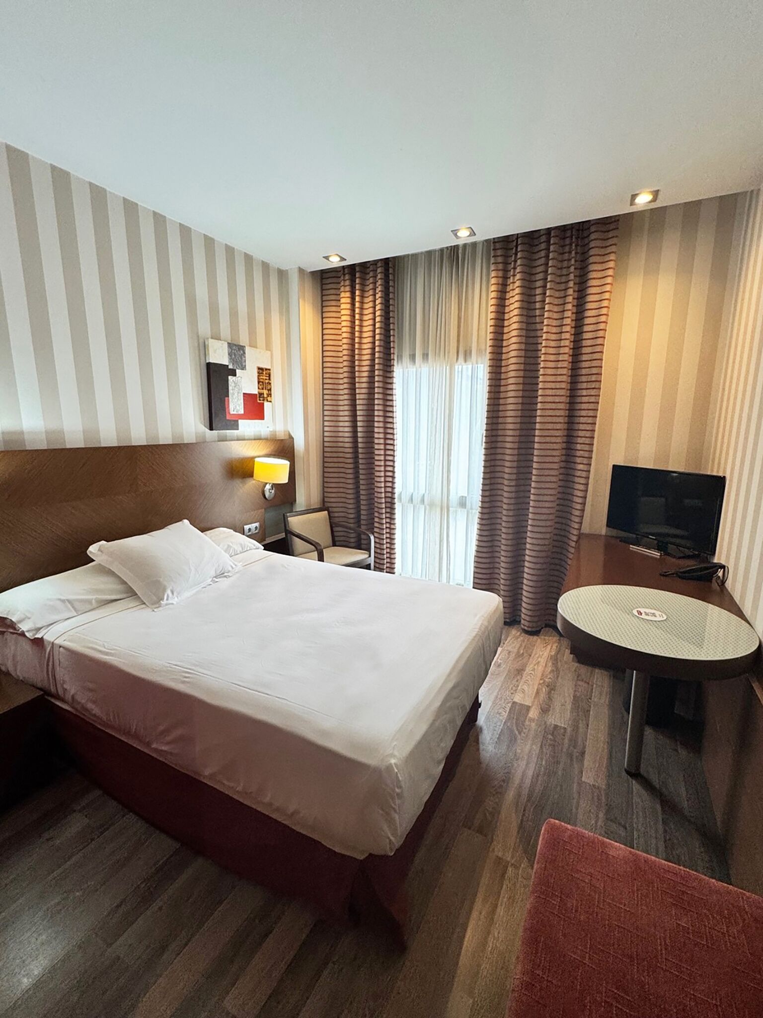 standard room, 1 single bed | minibar, in-room safe, desk, soundproofing