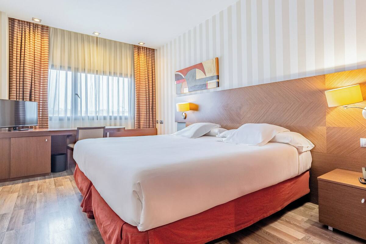 Minibar, in-room safe, desk, soundproofing
