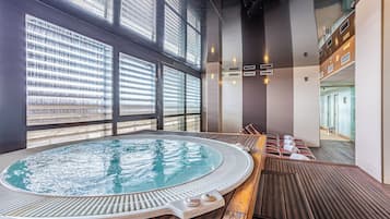 桑拿、热水浴缸、湿蒸房