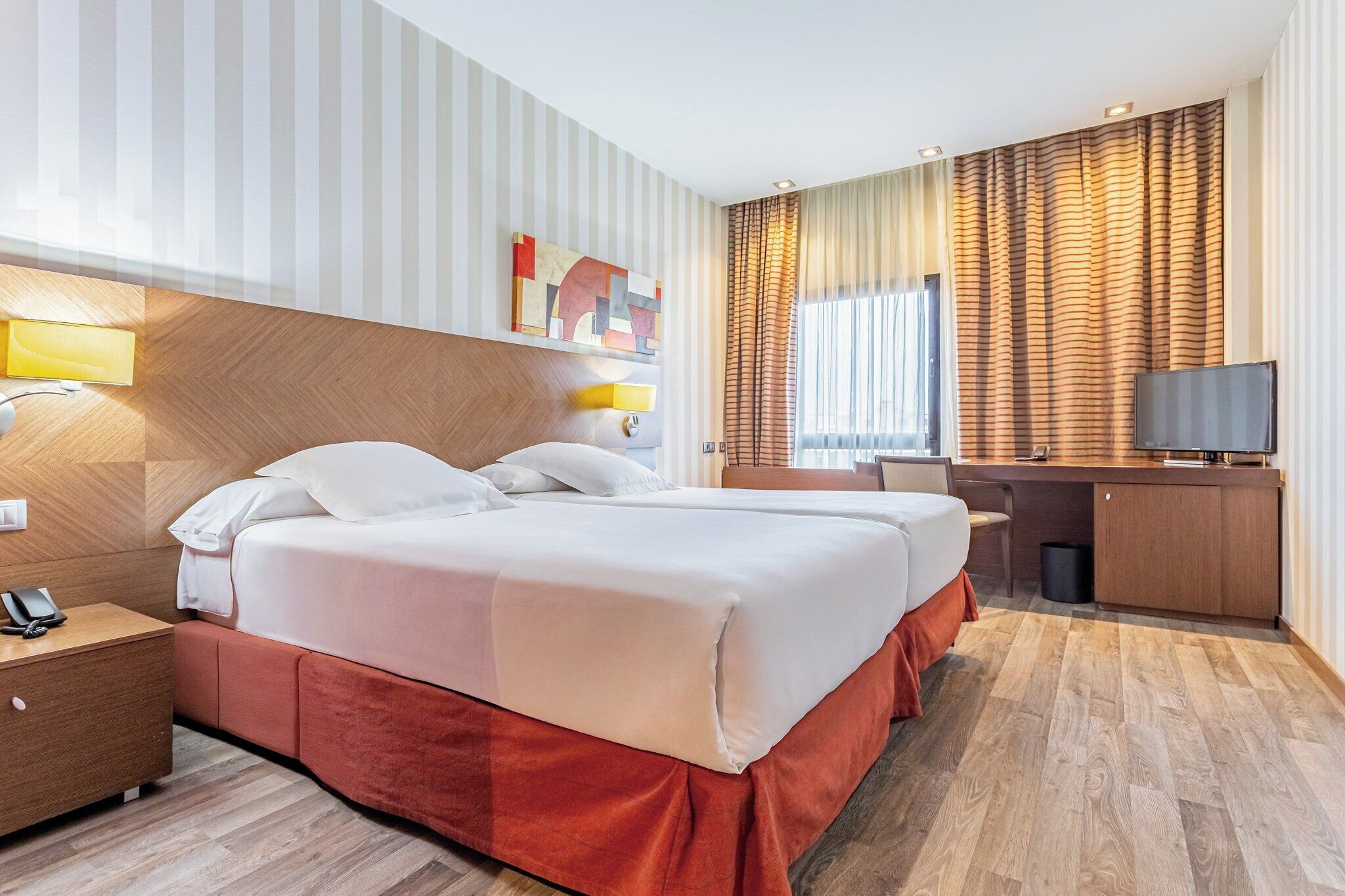 Classic Twin Room | Minibar, in-room safe, desk, soundproofing