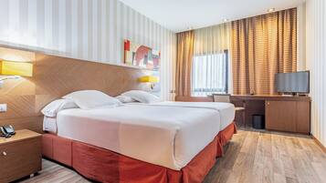 Minibar, coffres-forts dans les chambres, bureau, chambres insonorisées