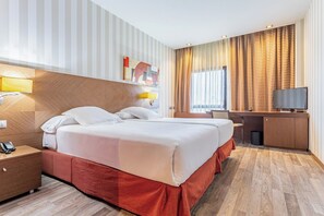 Tomannsrom – classic | Minibar, safe på rommet, skrivebord og lydisolert