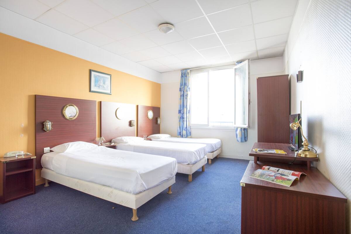 Classic Triple Room | Premium bedding, desk, blackout drapes, WiFi (free)