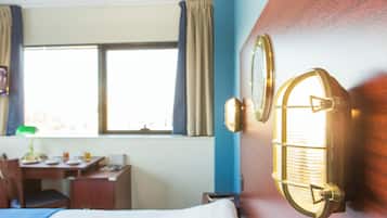 Habitación clásica doble | 1 dormitorio, escritorio, cunas gratuitas y wifi gratis